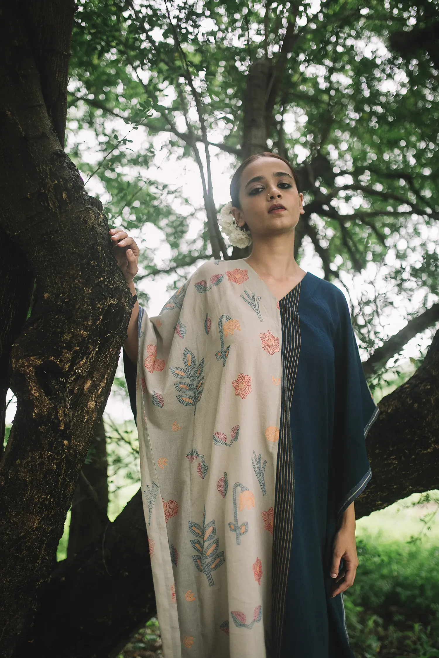 Oshibana Kaftan – Grey / Indigo