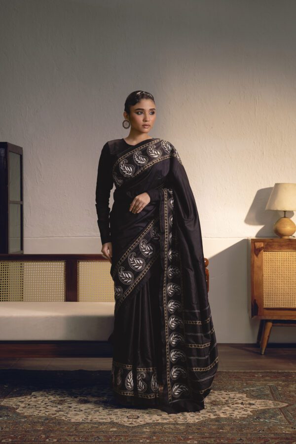 Thumri – Black