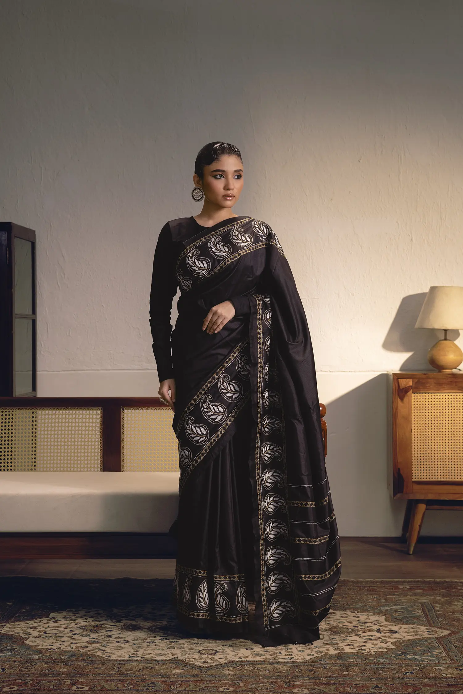 Thumri – Black